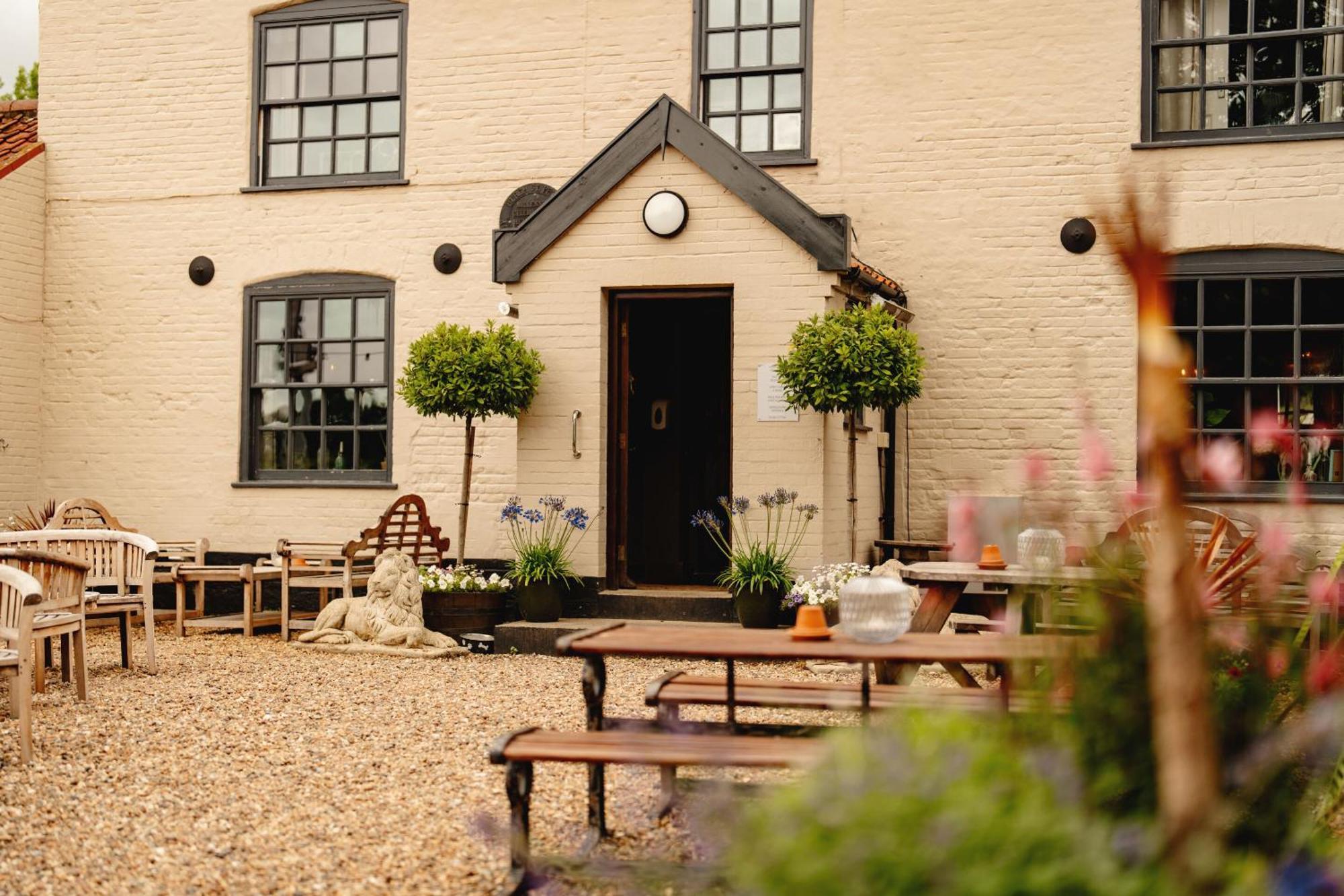 Wheatacre White Lion Hotel Burgh Saint Peter Exterior photo