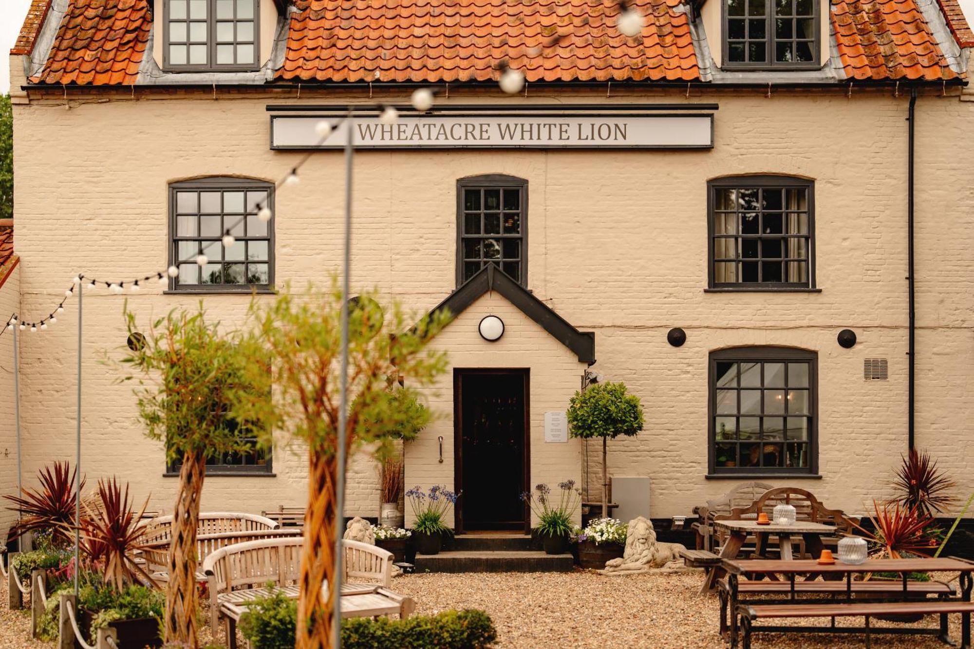 Wheatacre White Lion Hotel Burgh Saint Peter Exterior photo