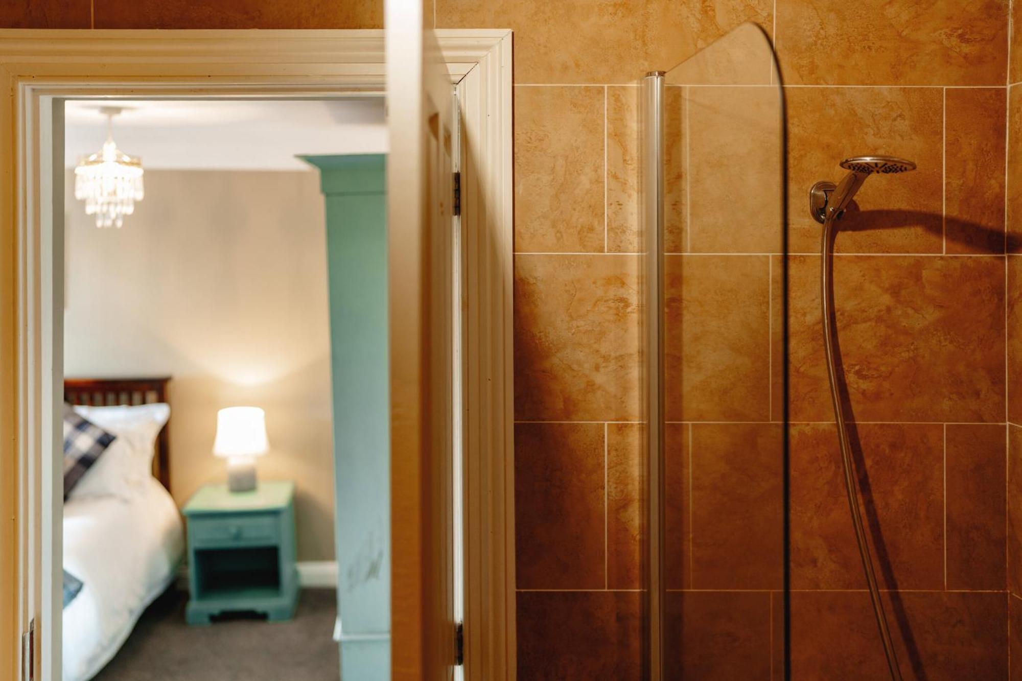 Wheatacre White Lion Hotel Burgh Saint Peter Room photo
