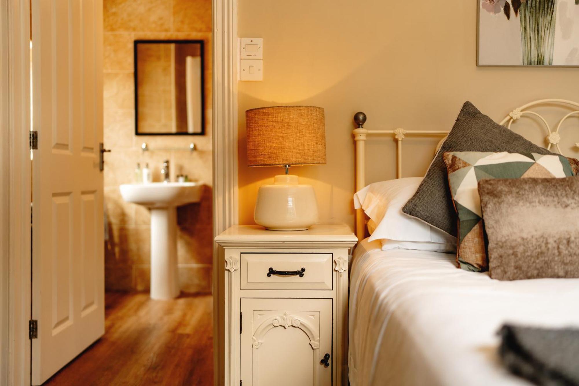 Wheatacre White Lion Hotel Burgh Saint Peter Room photo